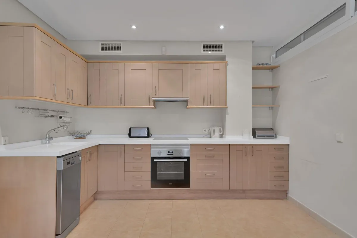 For sale 7 bedrooms villa in Nueva Andalucia