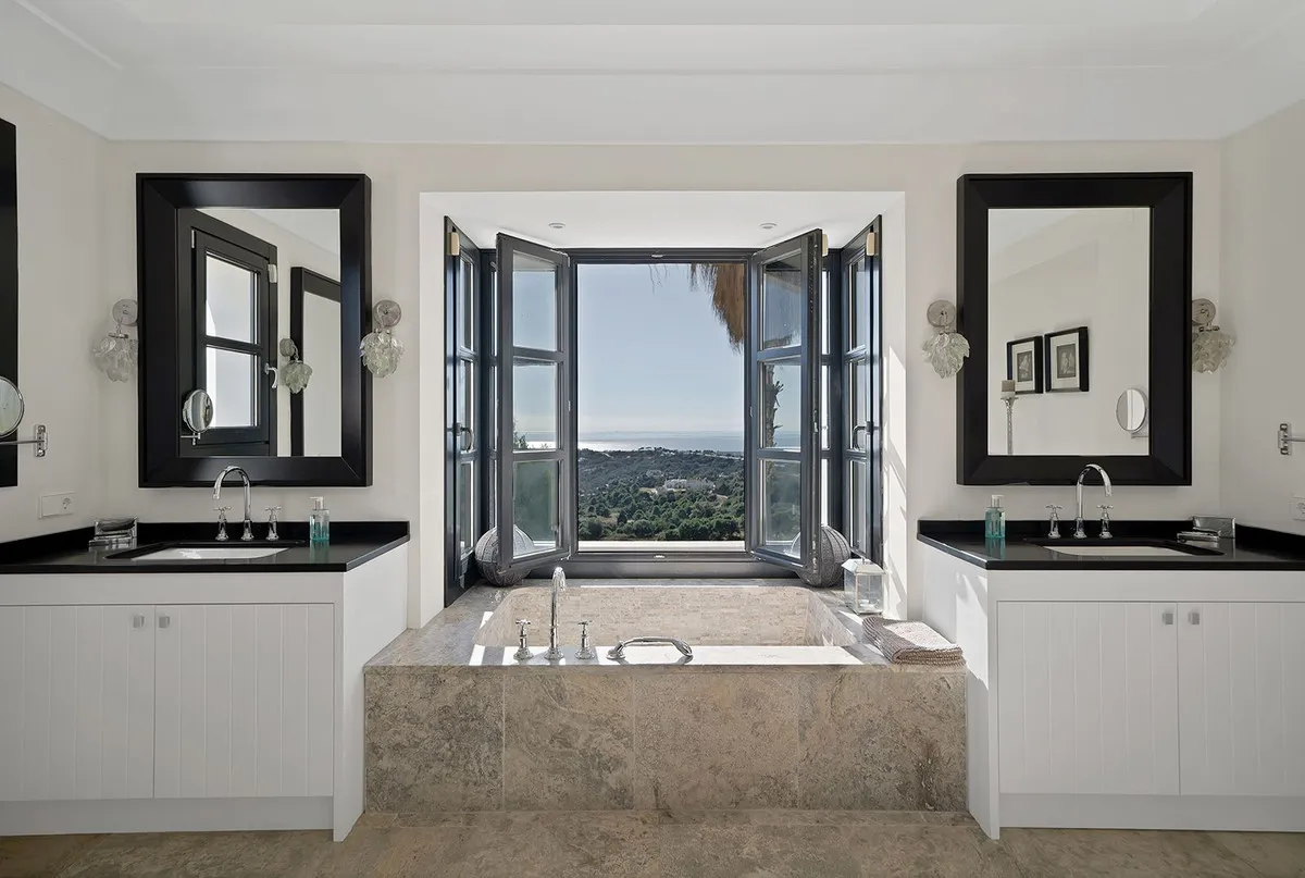 Benahavis villa for sale