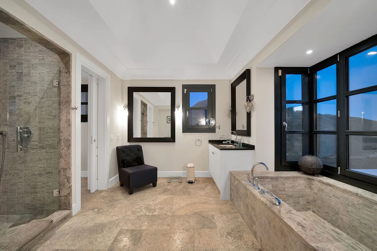 Benahavis villa for sale