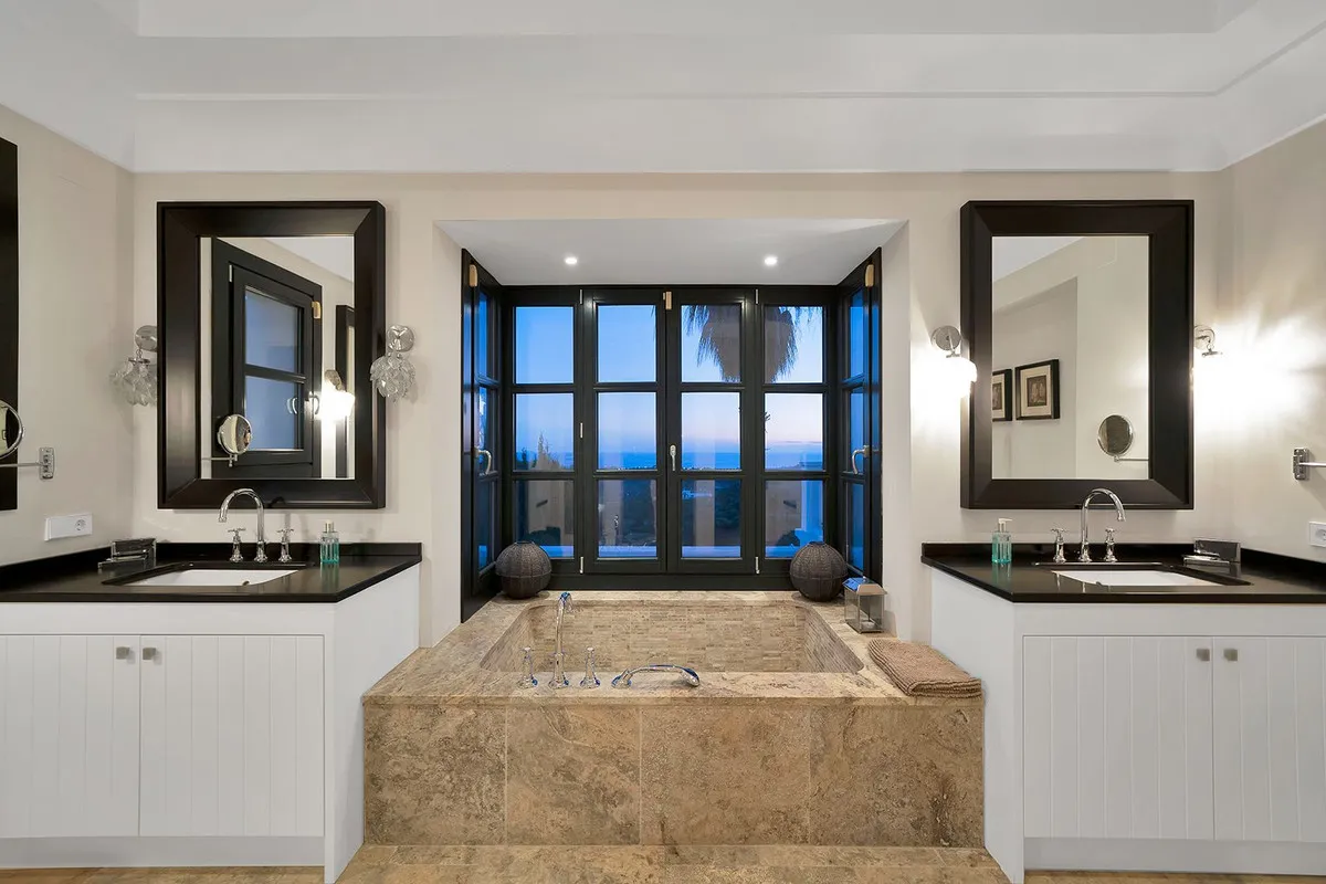 Benahavis villa for sale