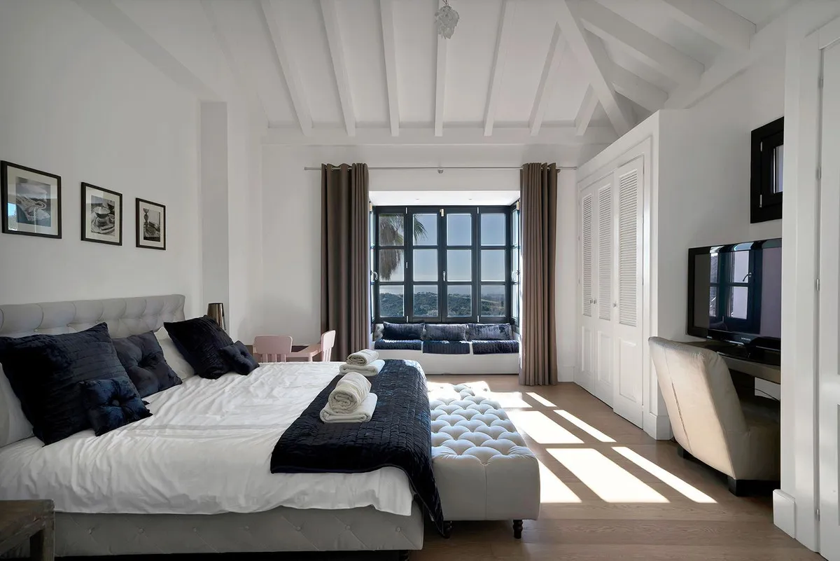 Benahavis villa for sale