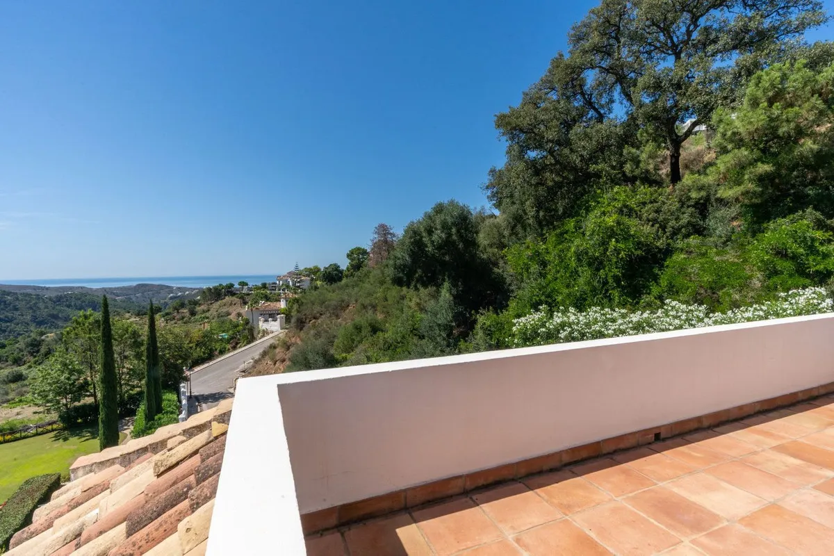 Villa for sale in Benahavis