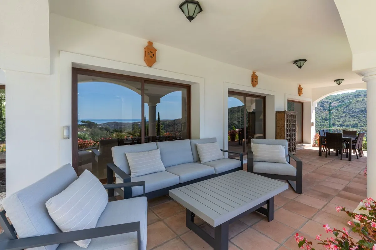 Villa for sale in Benahavis