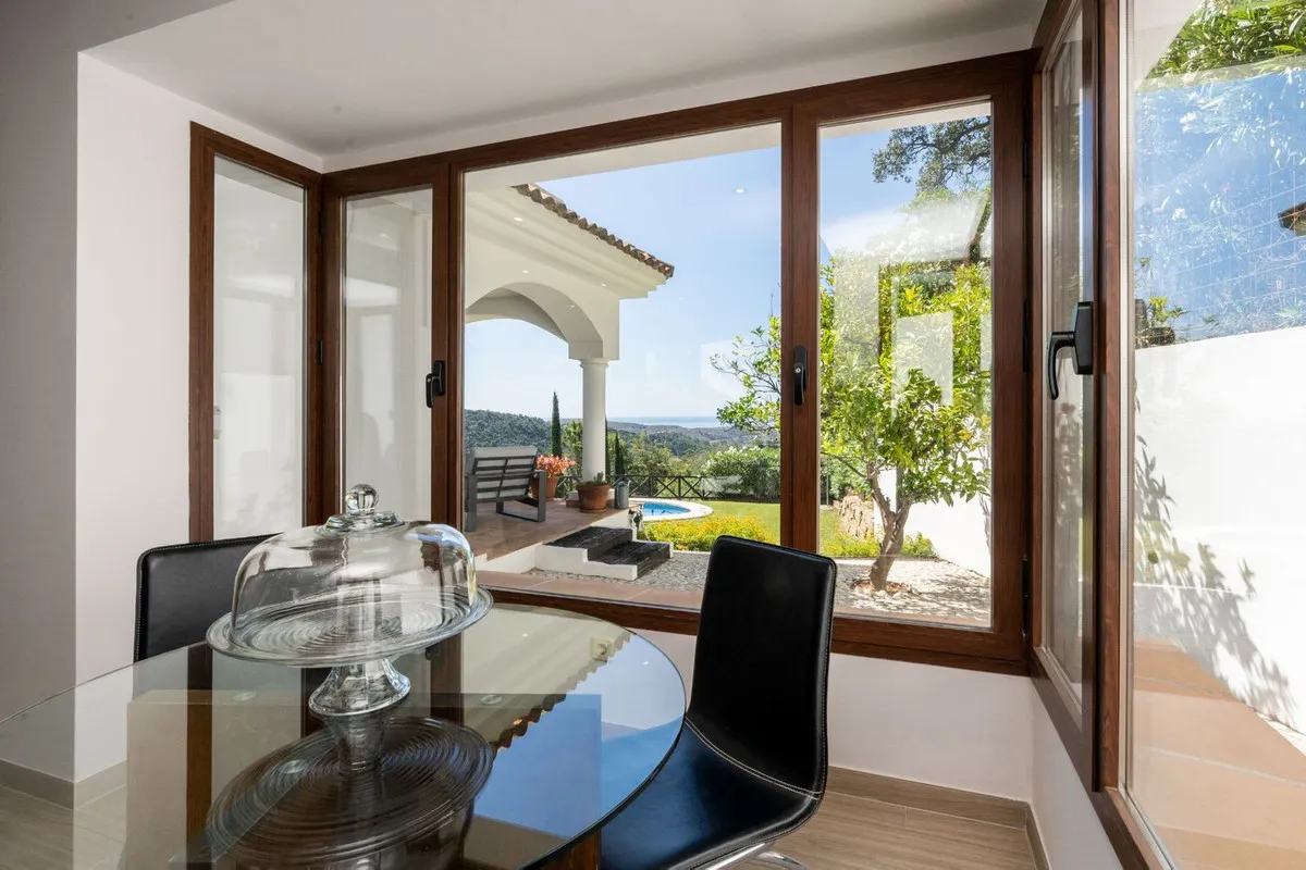 Villa for sale in Benahavis