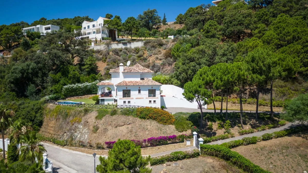 Villa for sale in Benahavis