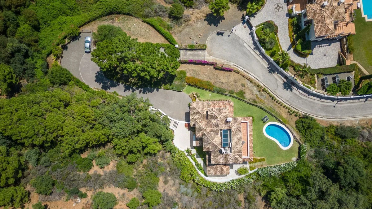 Villa for sale in Benahavis
