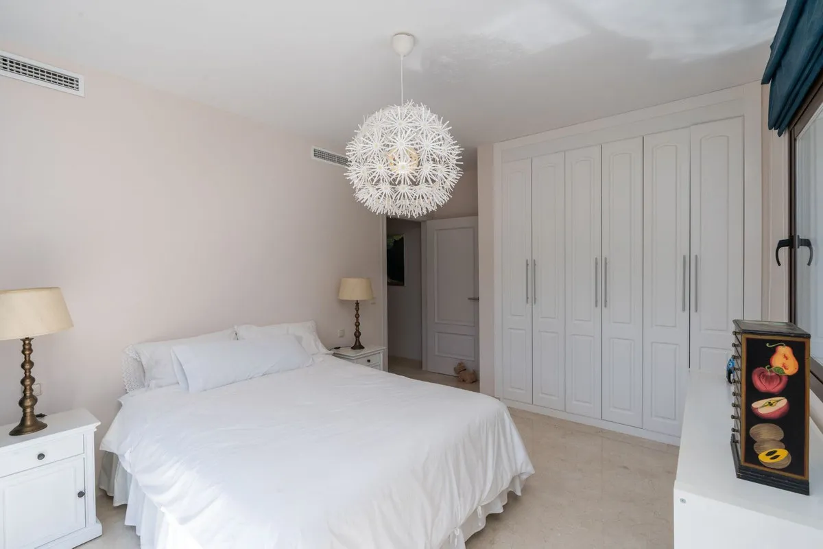 Villa for sale in Benahavis