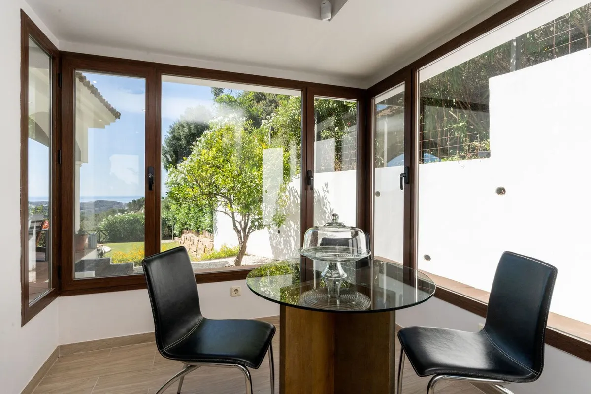 Villa for sale in Benahavis