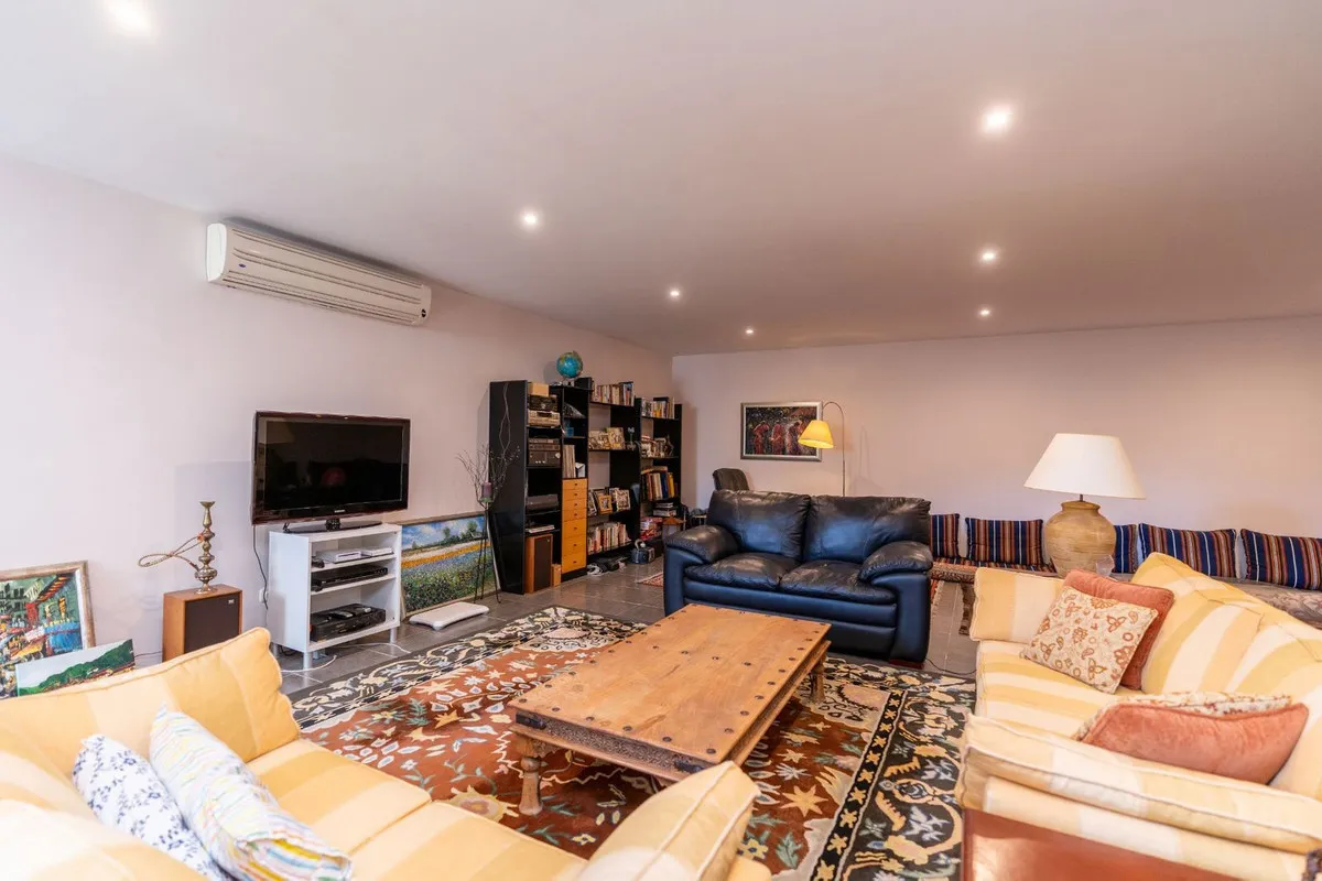 Villa for sale in Benahavis