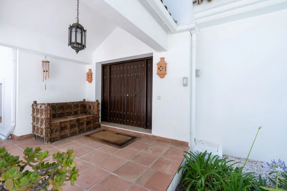 Villa for sale in Benahavis