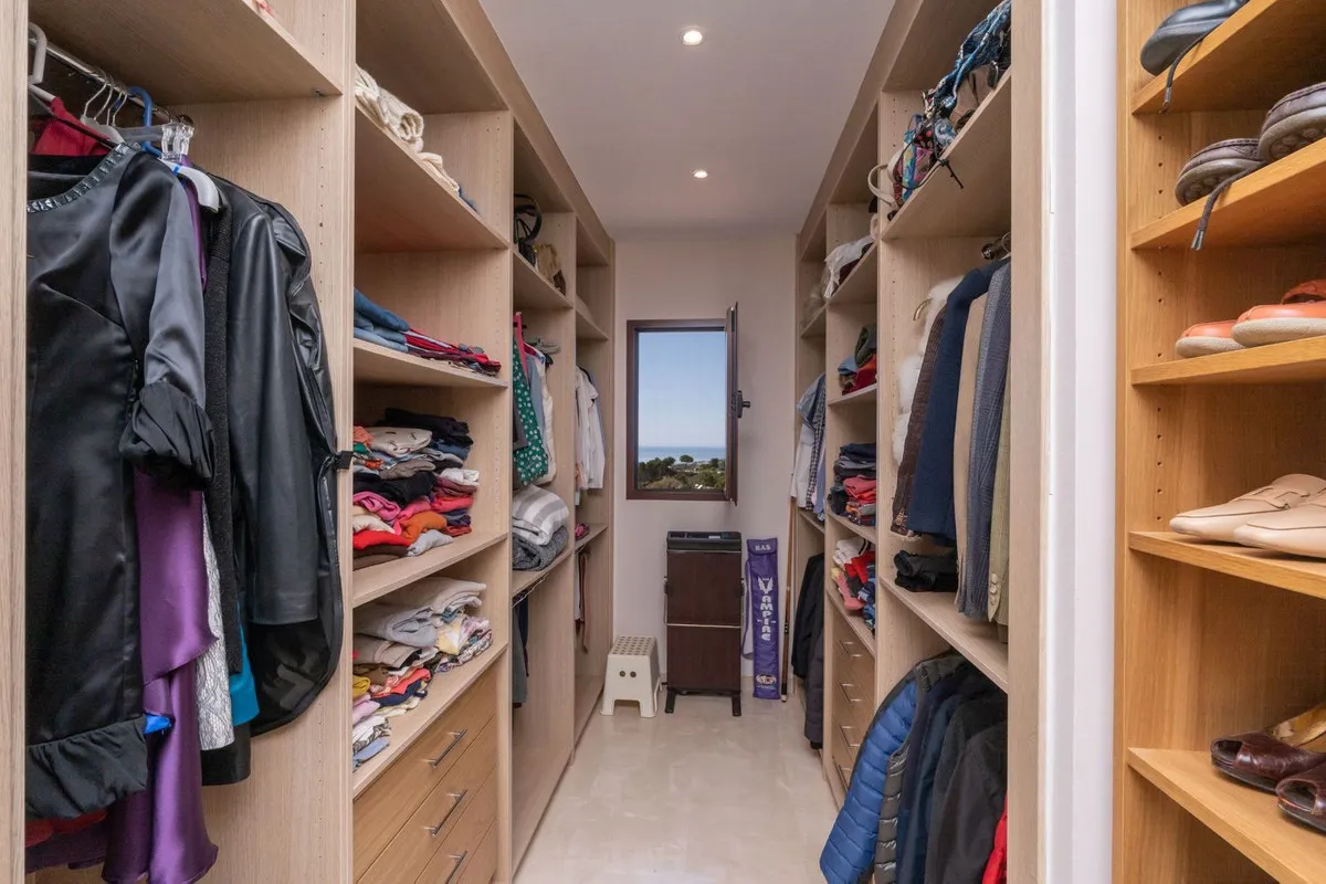 Villa for sale in Benahavis