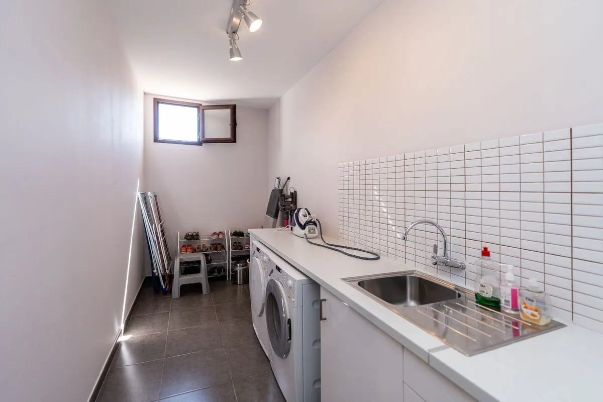 Villa for sale in Benahavis