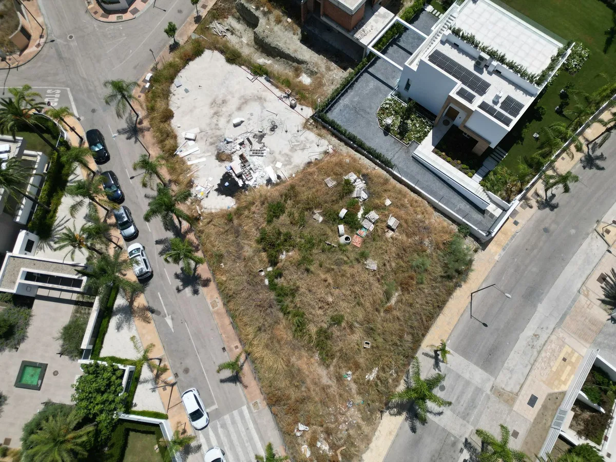 Plot for sale in Cancelada