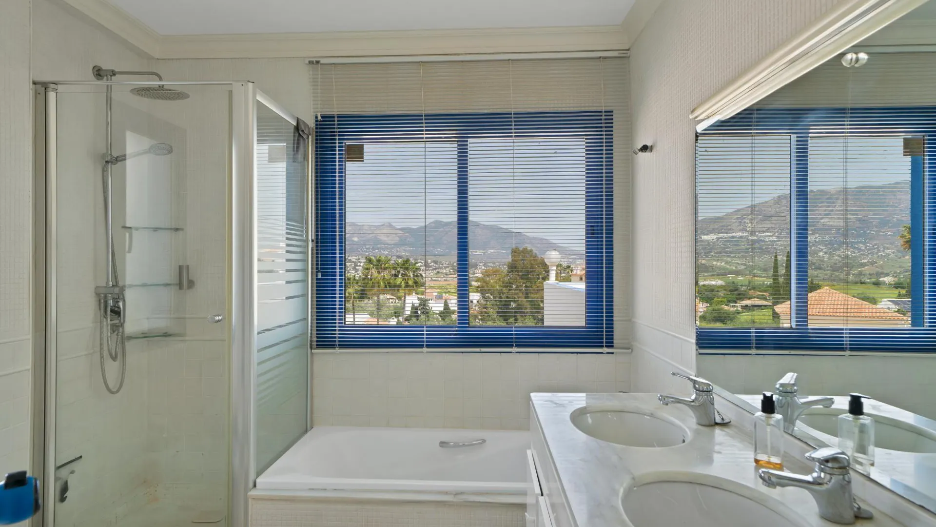 4 bedrooms villa for sale in Cerros del Aguila