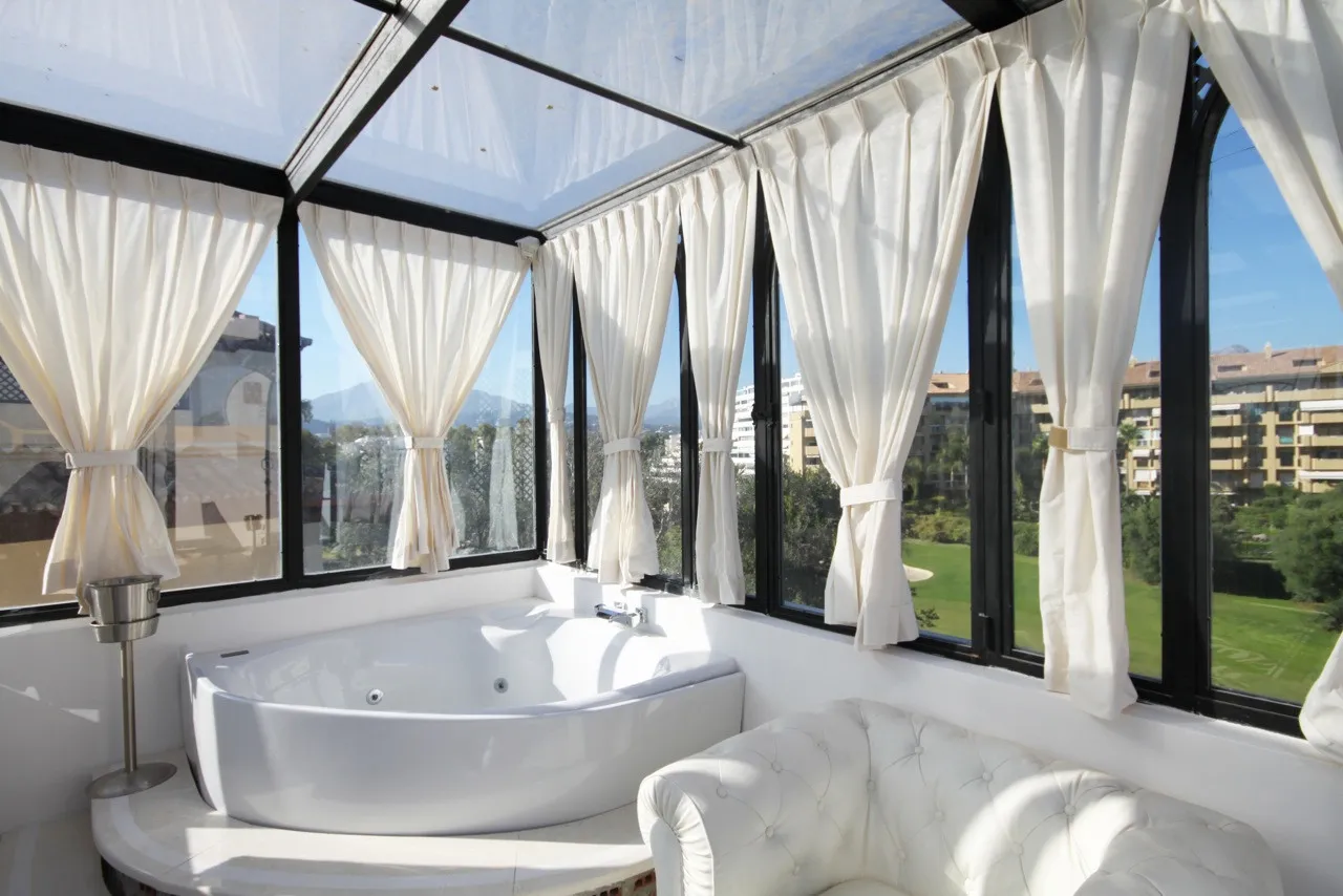 Ático en venta en Guadalmina Alta de 2 dormitorios