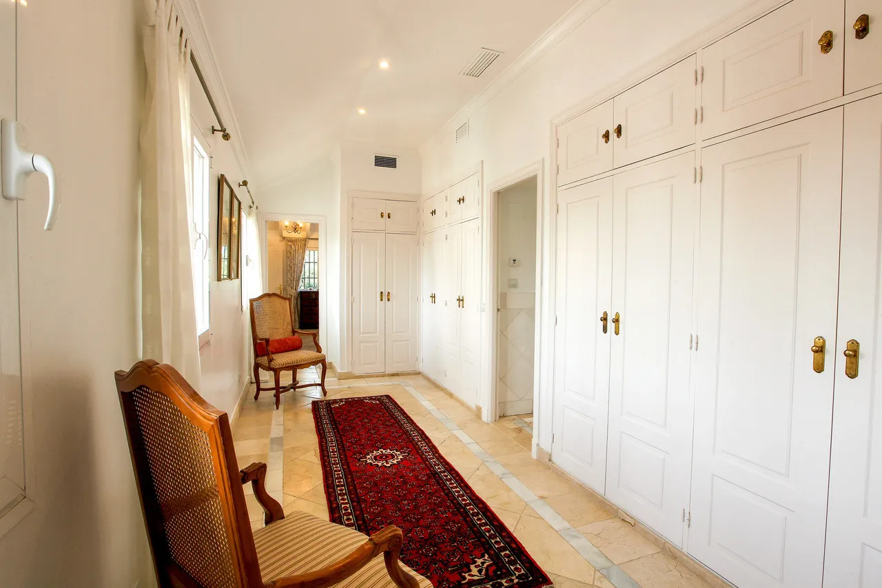 Buy Sotogrande Costa villa with 7 bedrooms