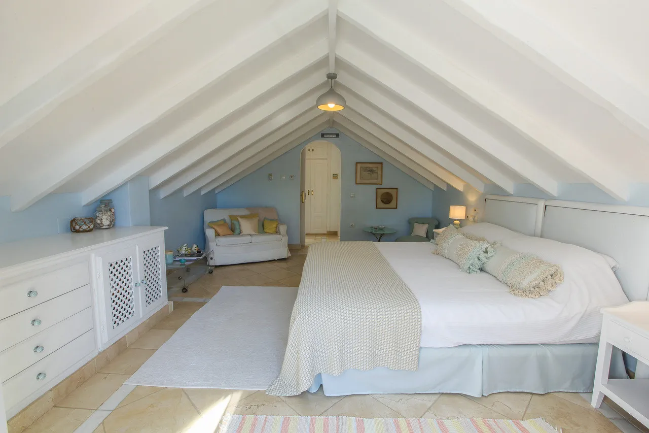 Buy Sotogrande Costa villa with 7 bedrooms