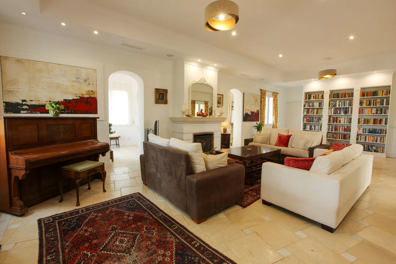 Buy Sotogrande Costa villa with 7 bedrooms