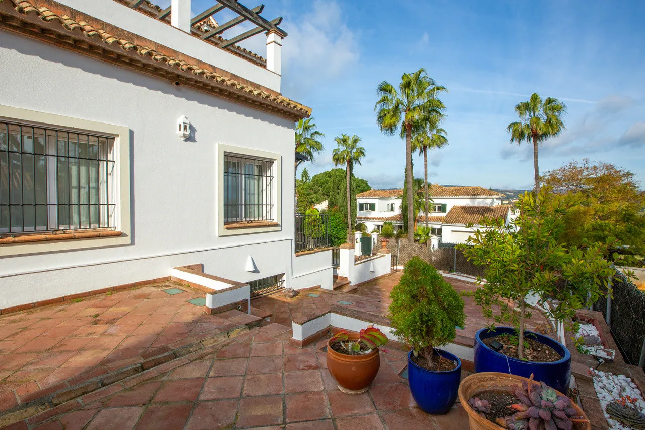 Buy Sotogrande Costa villa with 7 bedrooms
