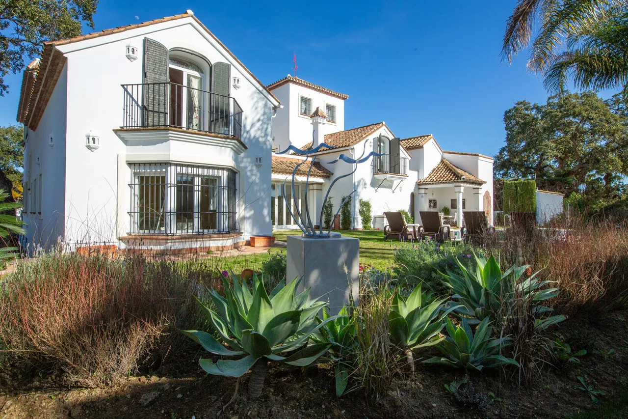 Buy Sotogrande Costa villa with 7 bedrooms