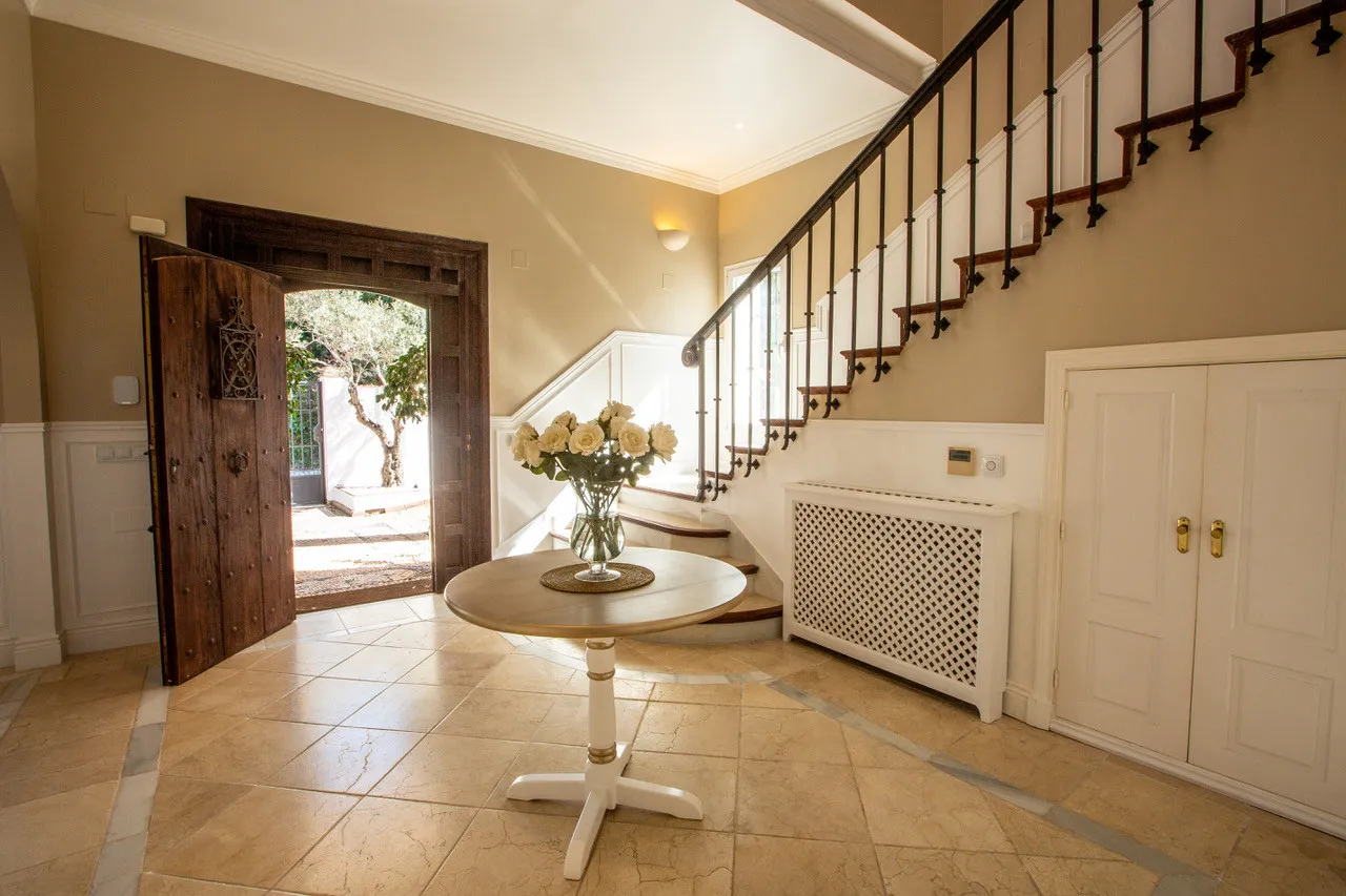 Buy Sotogrande Costa villa with 7 bedrooms