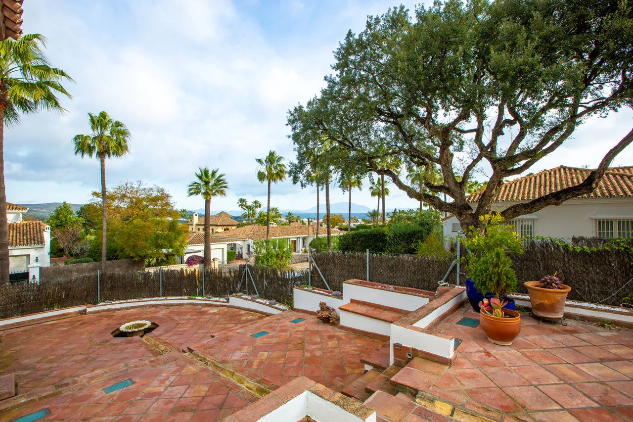 Buy Sotogrande Costa villa with 7 bedrooms