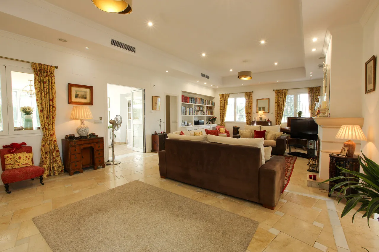 Buy Sotogrande Costa villa with 7 bedrooms