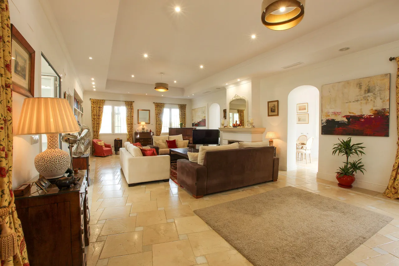 Buy Sotogrande Costa villa with 7 bedrooms