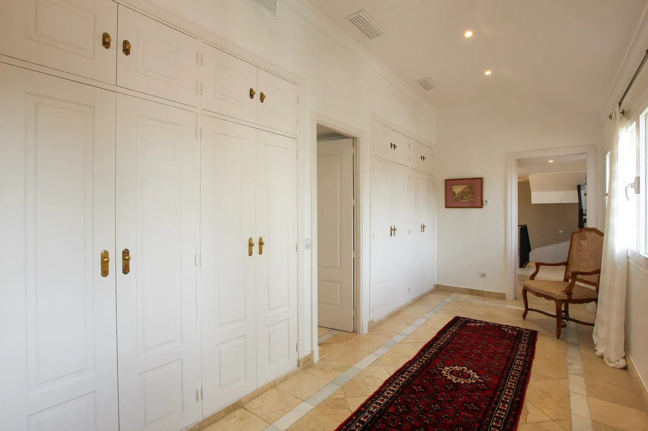 Buy Sotogrande Costa villa with 7 bedrooms