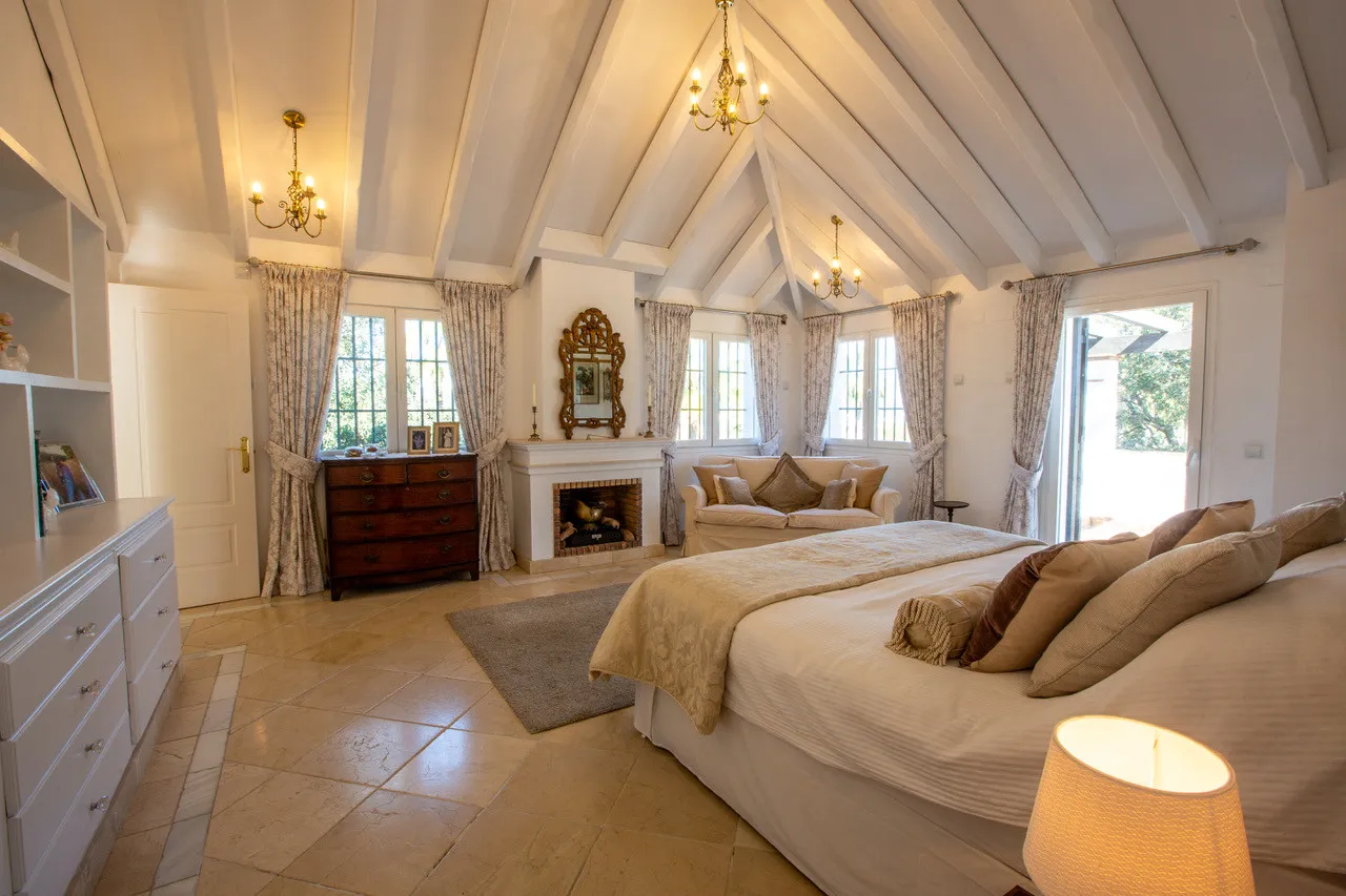 Buy Sotogrande Costa villa with 7 bedrooms