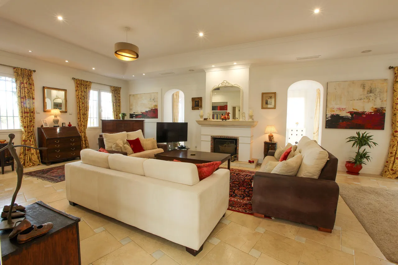 Buy Sotogrande Costa villa with 7 bedrooms