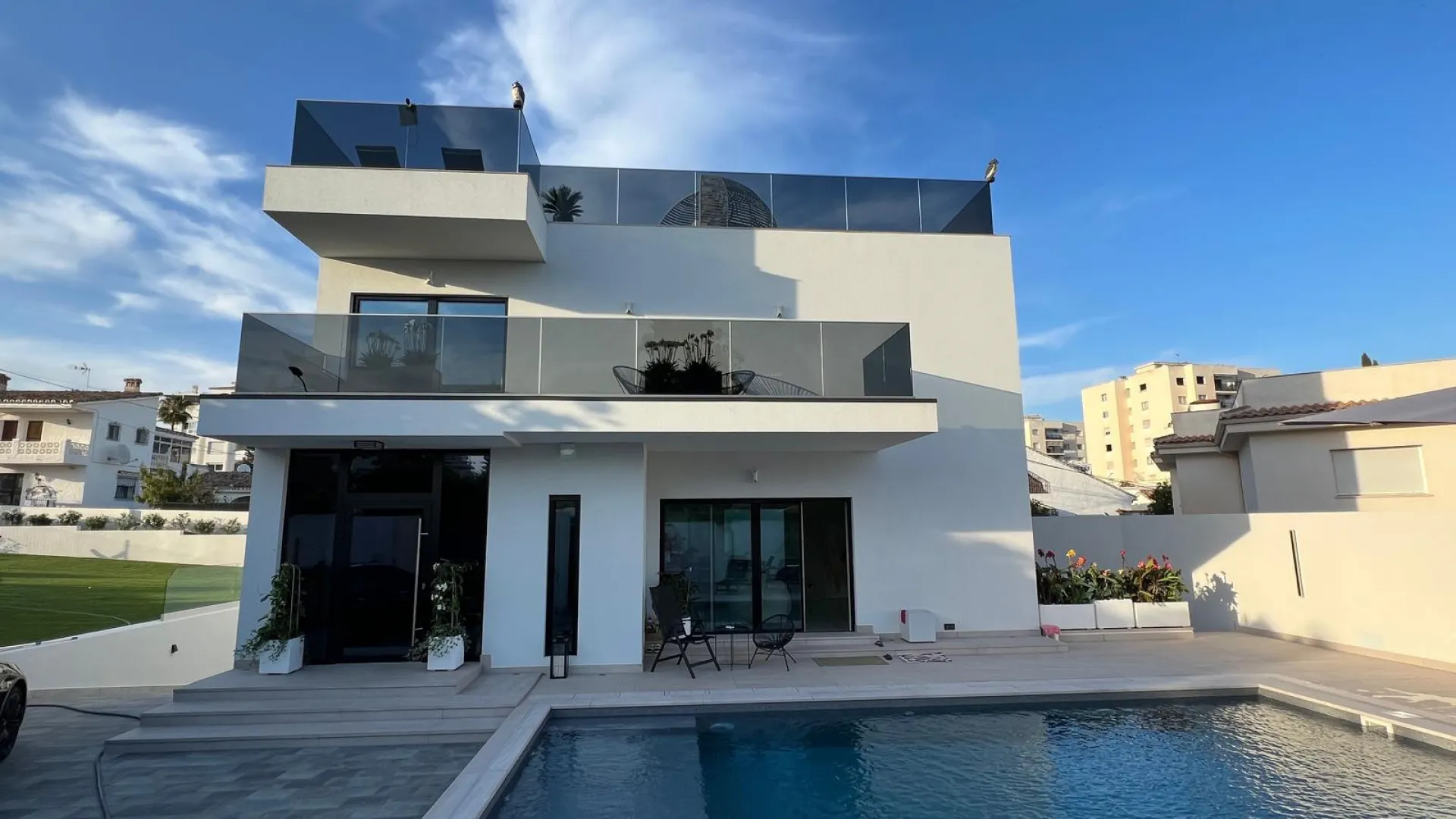 Comprar villa de 5 dormitorios en Benalmadena Costa