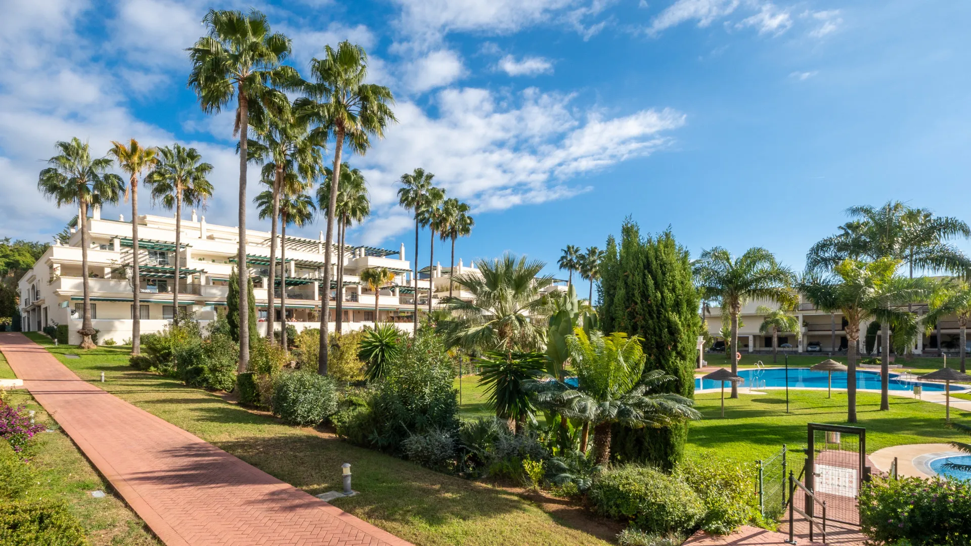 Apartamento en venta de 2 dormitorios en Nueva Andalucia