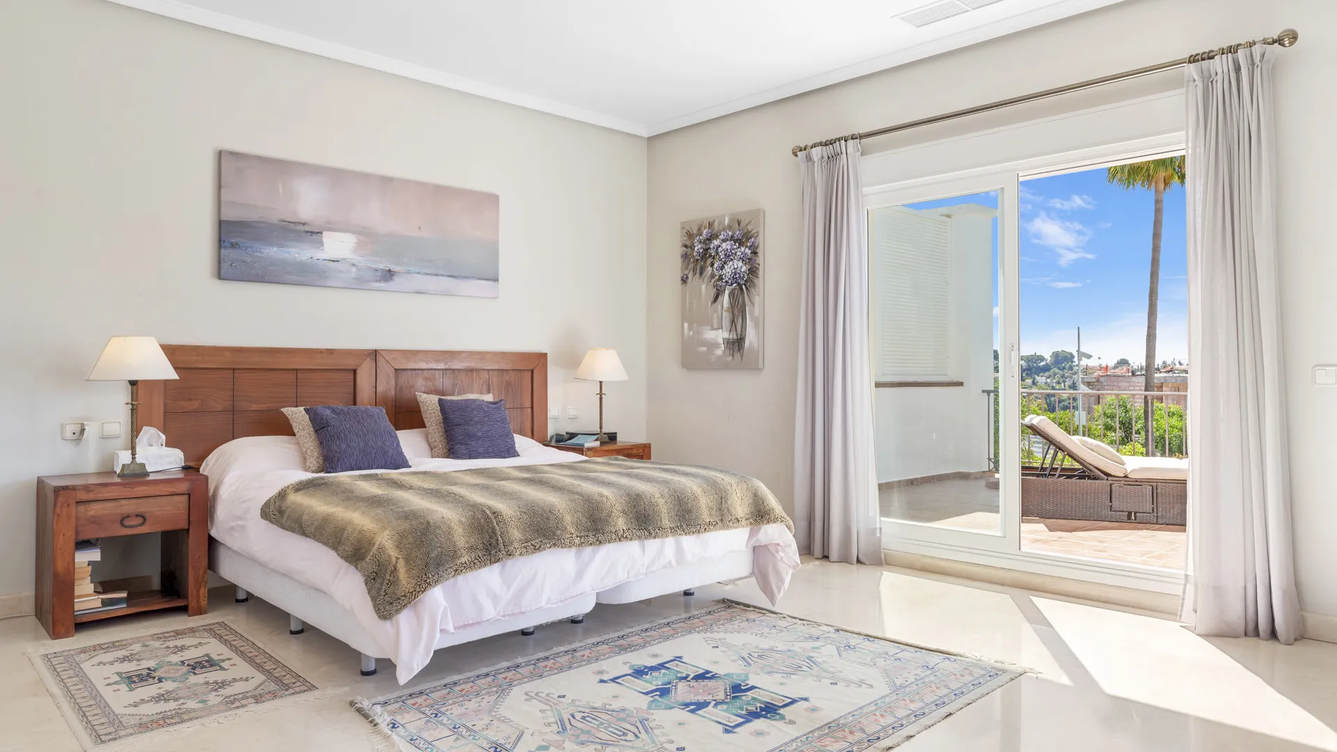For sale villa in Altos del Paraiso with 6 bedrooms