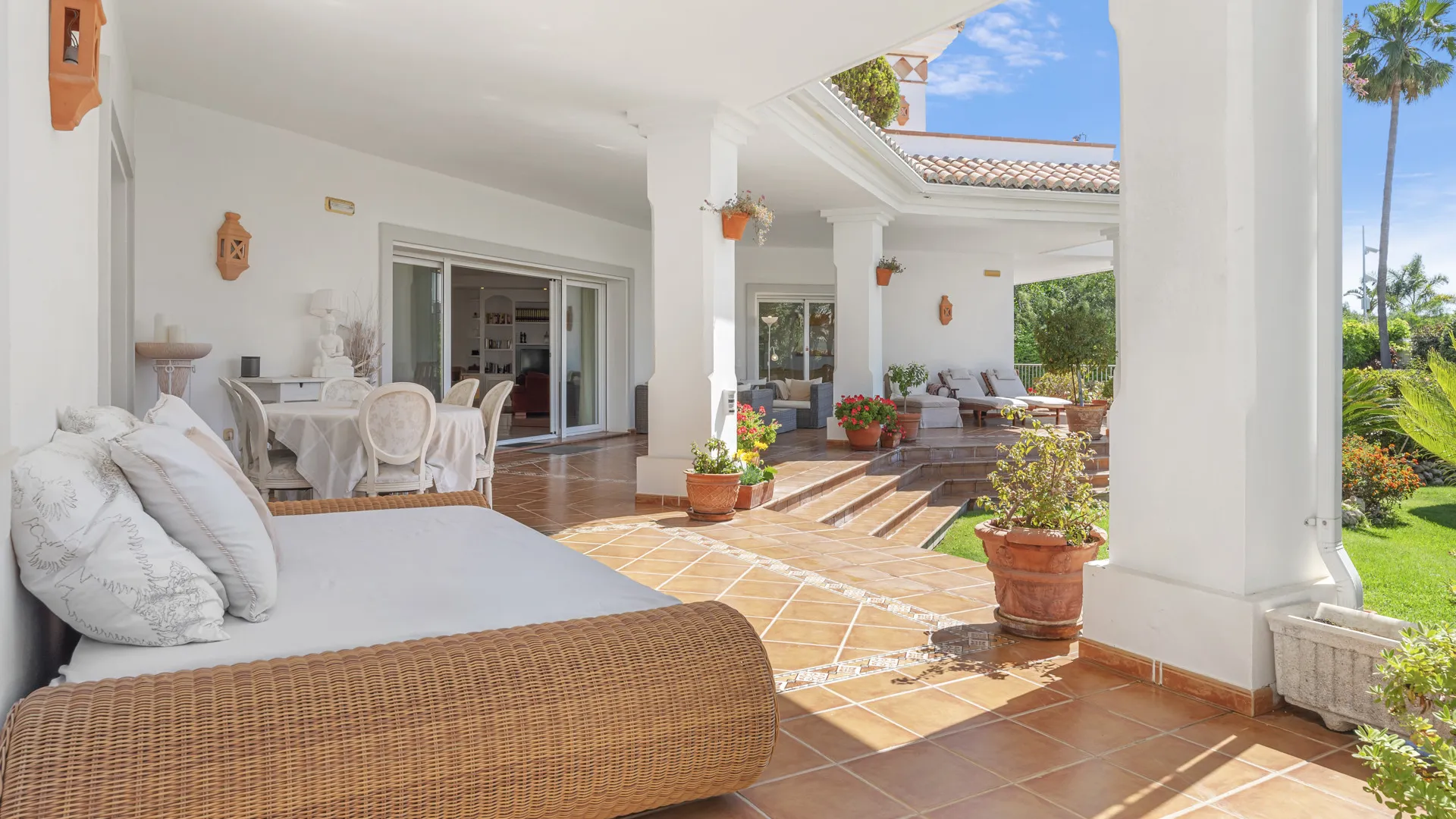 For sale villa in Altos del Paraiso with 6 bedrooms