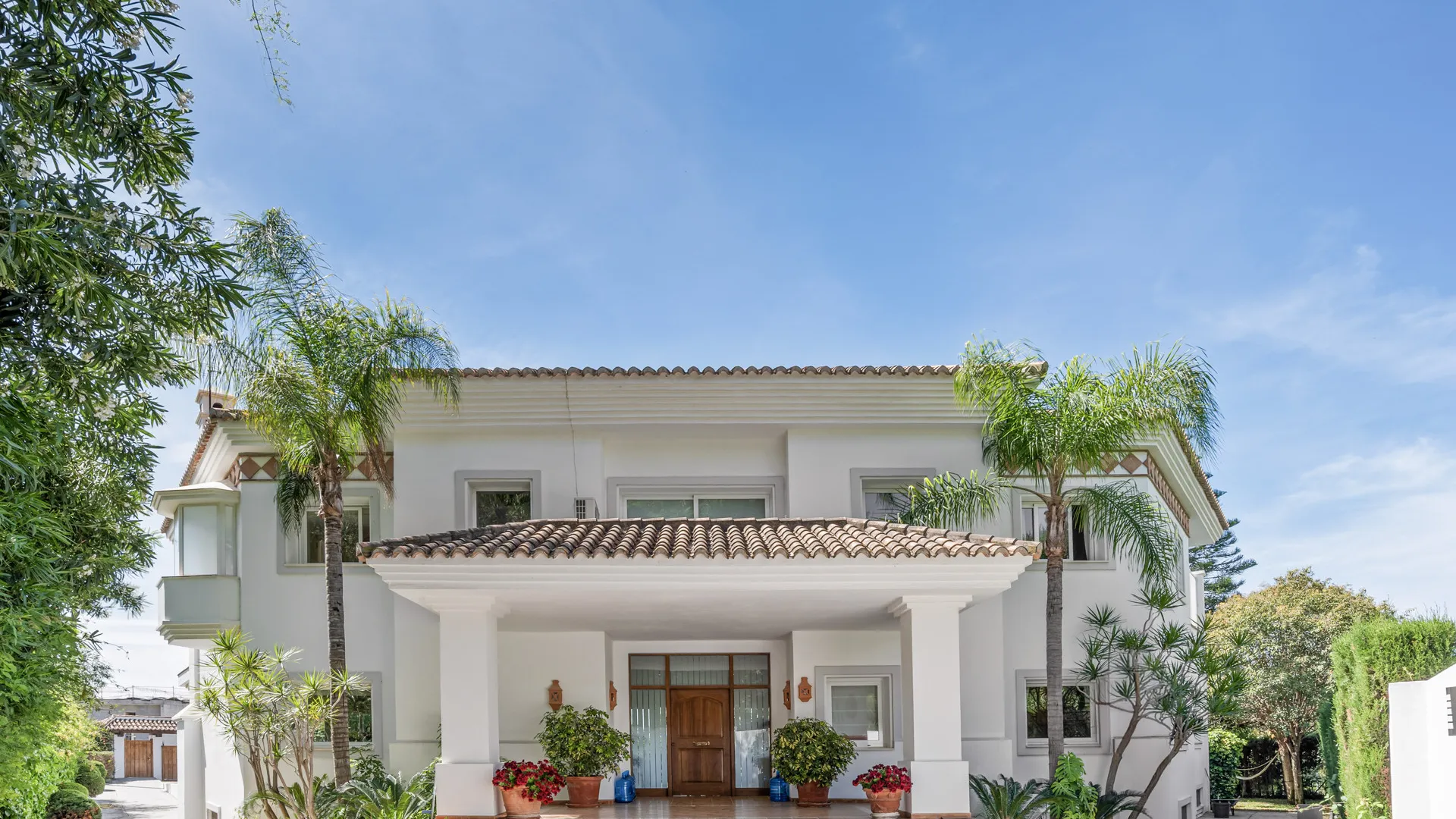For sale villa in Altos del Paraiso with 6 bedrooms
