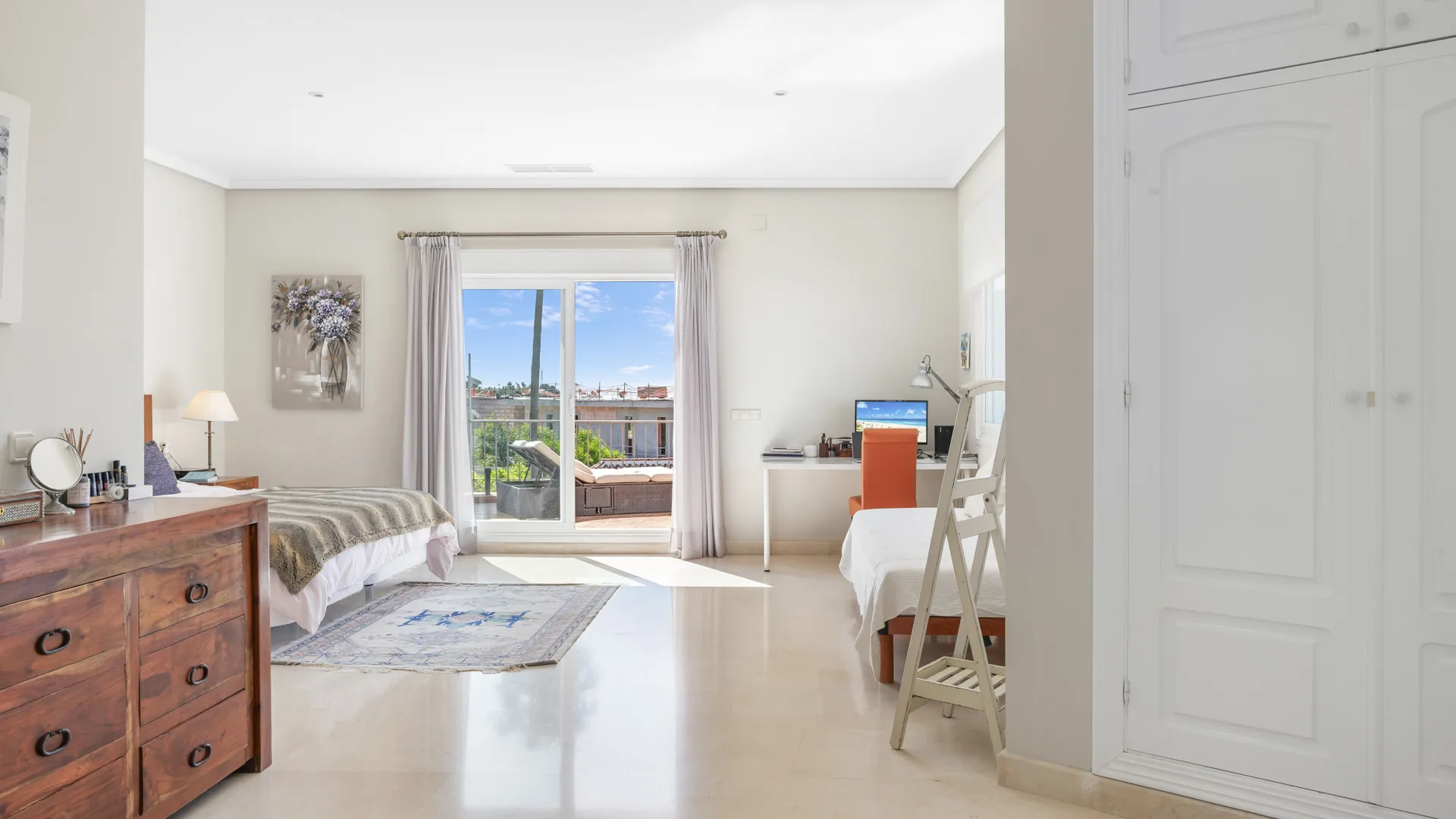 For sale villa in Altos del Paraiso with 6 bedrooms
