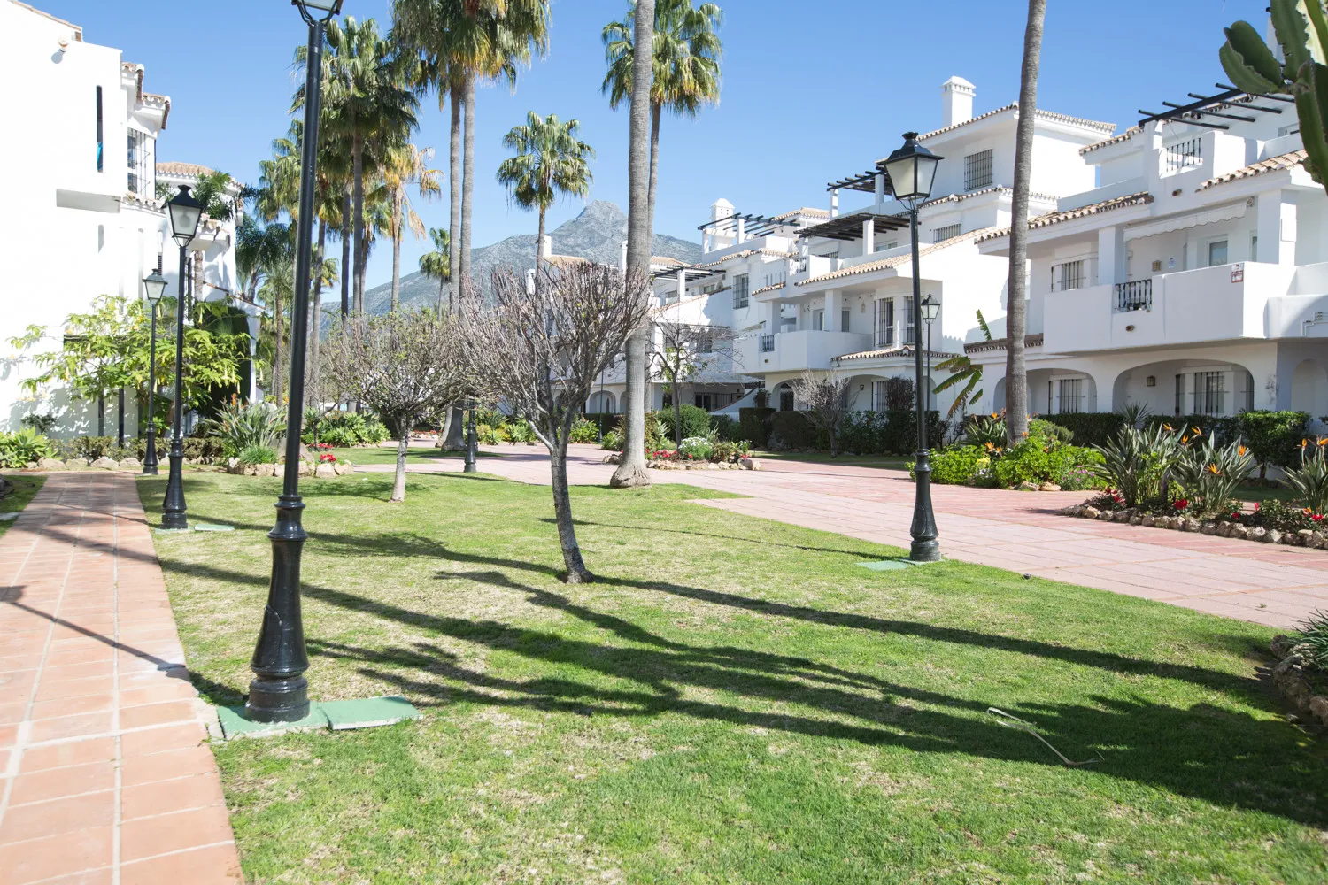 Los Naranjos town house for sale