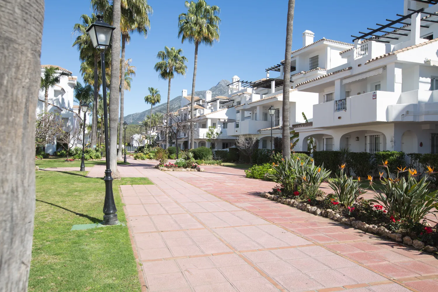 Los Naranjos town house for sale