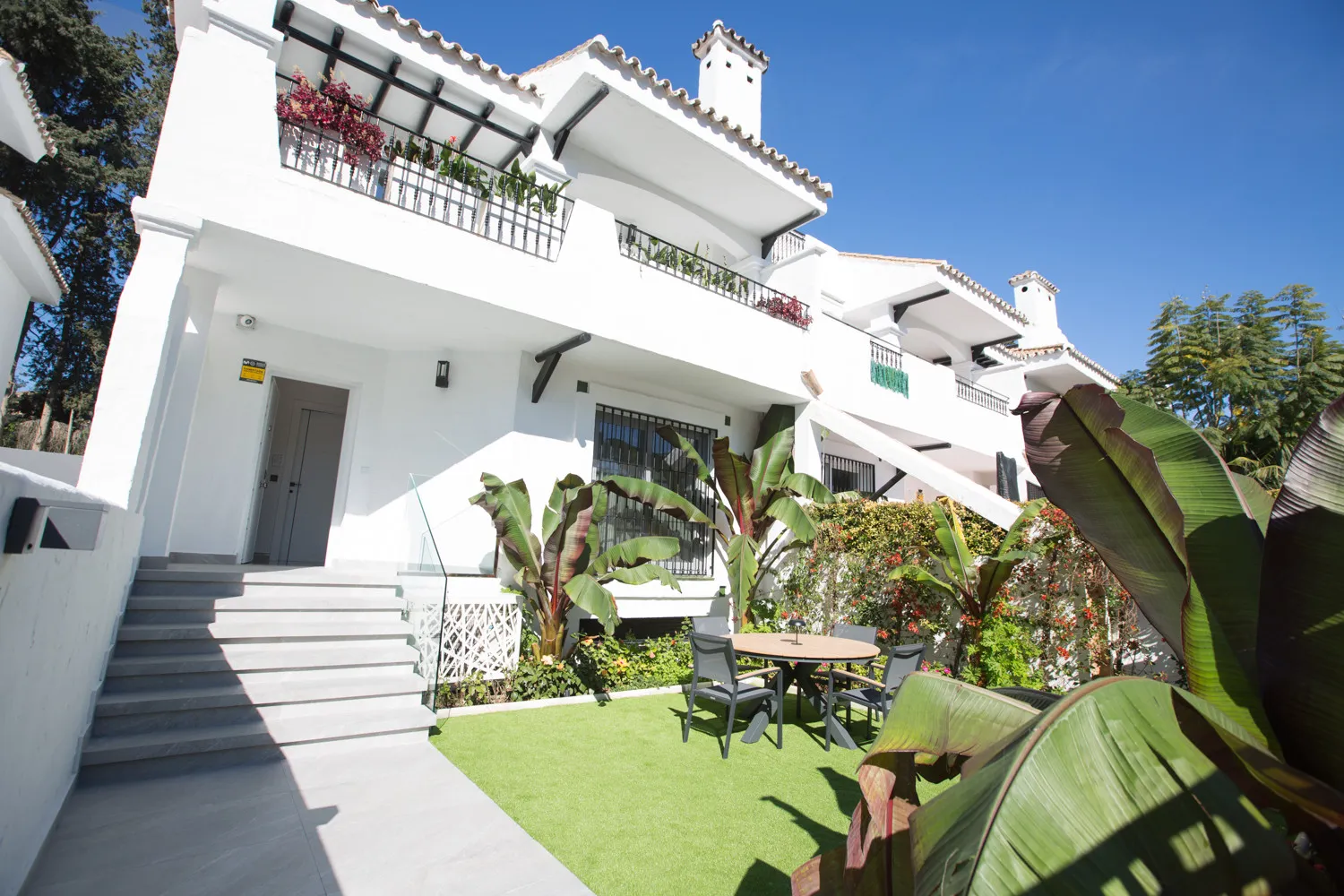 Los Naranjos town house for sale