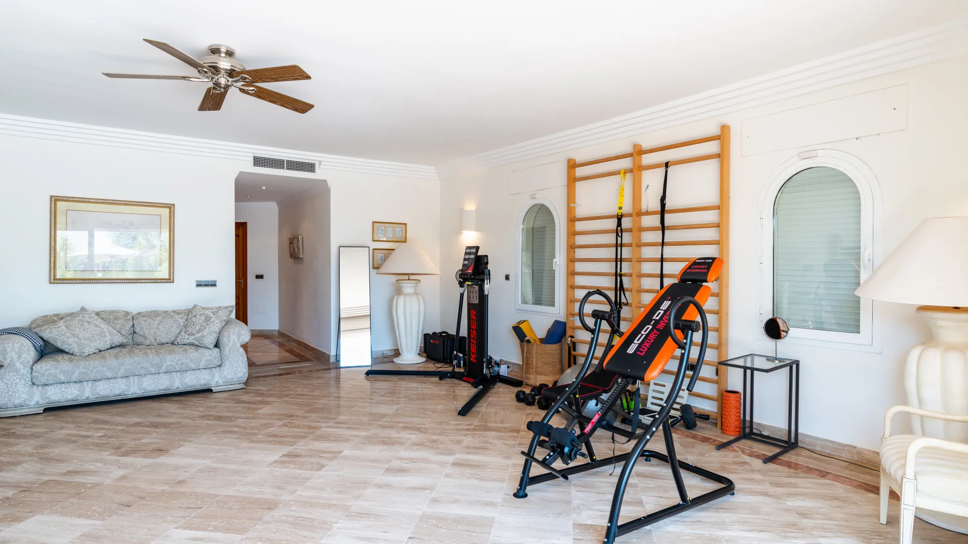 Comprar villa en Puerto del Capitan con 5 dormitorios