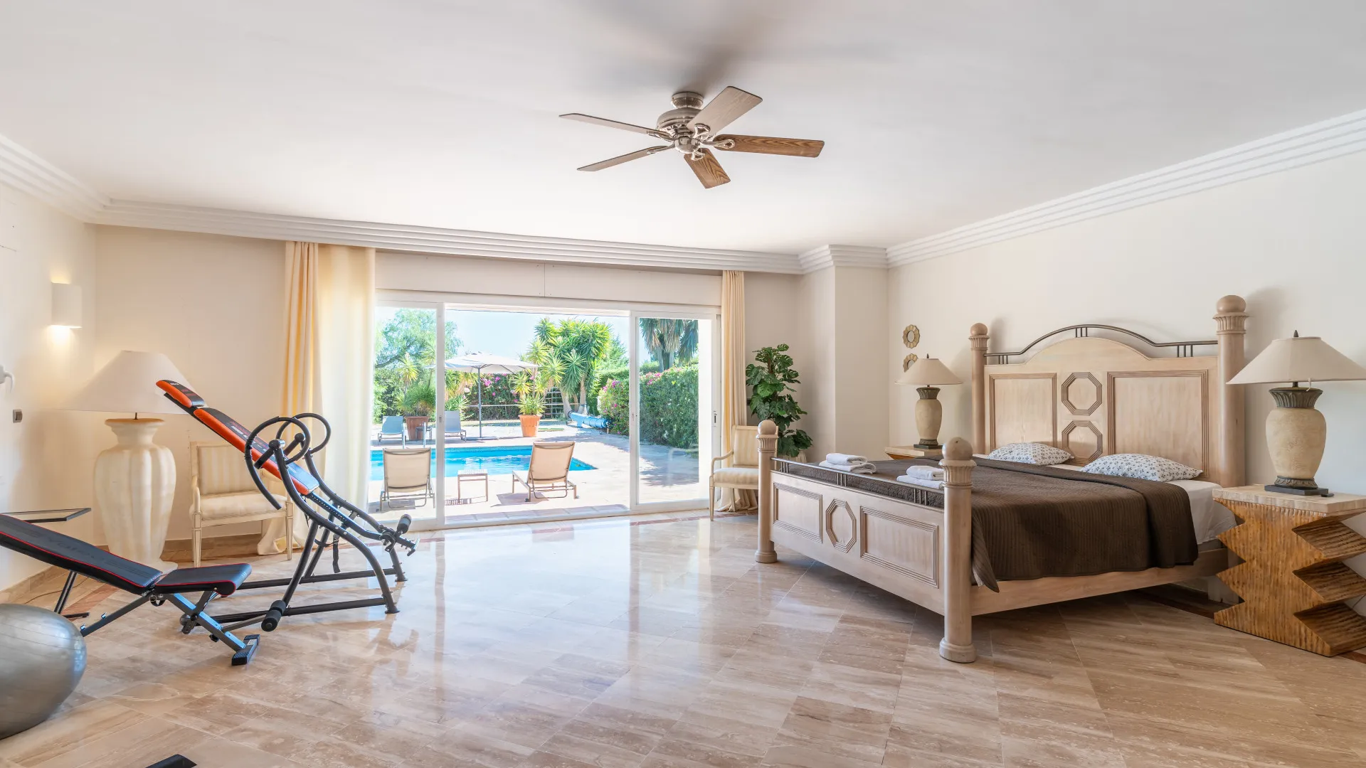 Comprar villa en Puerto del Capitan con 5 dormitorios