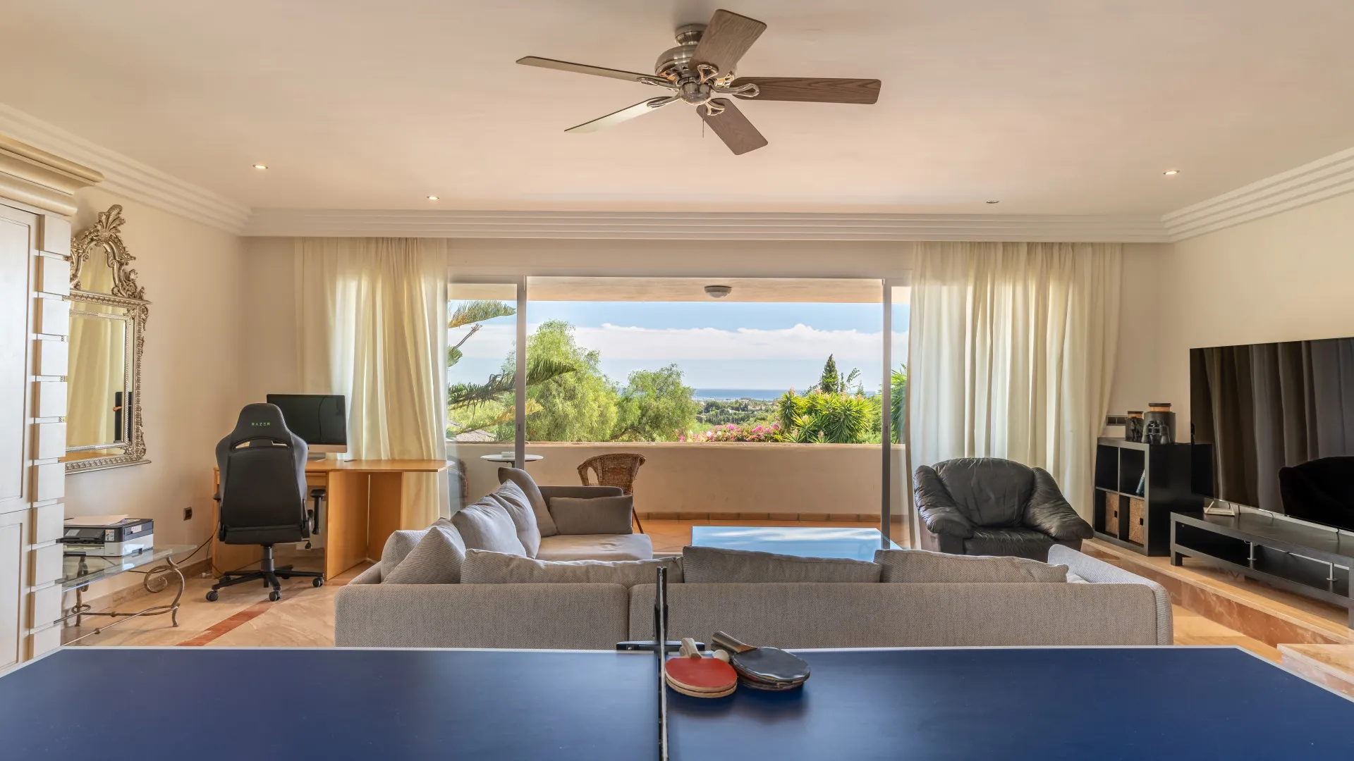 Comprar villa en Puerto del Capitan con 5 dormitorios