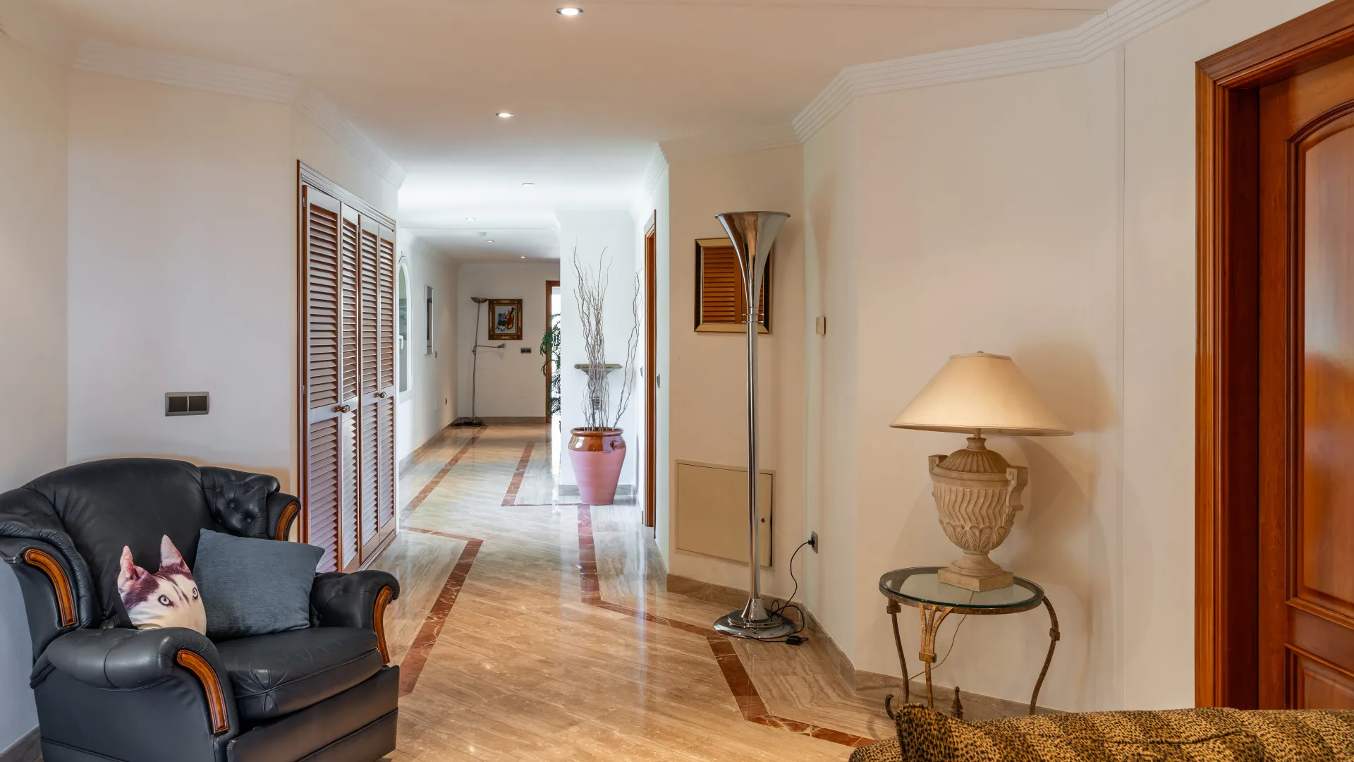Comprar villa en Puerto del Capitan con 5 dormitorios