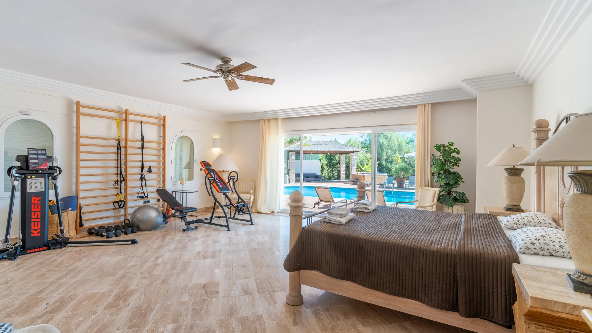 Comprar villa en Puerto del Capitan con 5 dormitorios