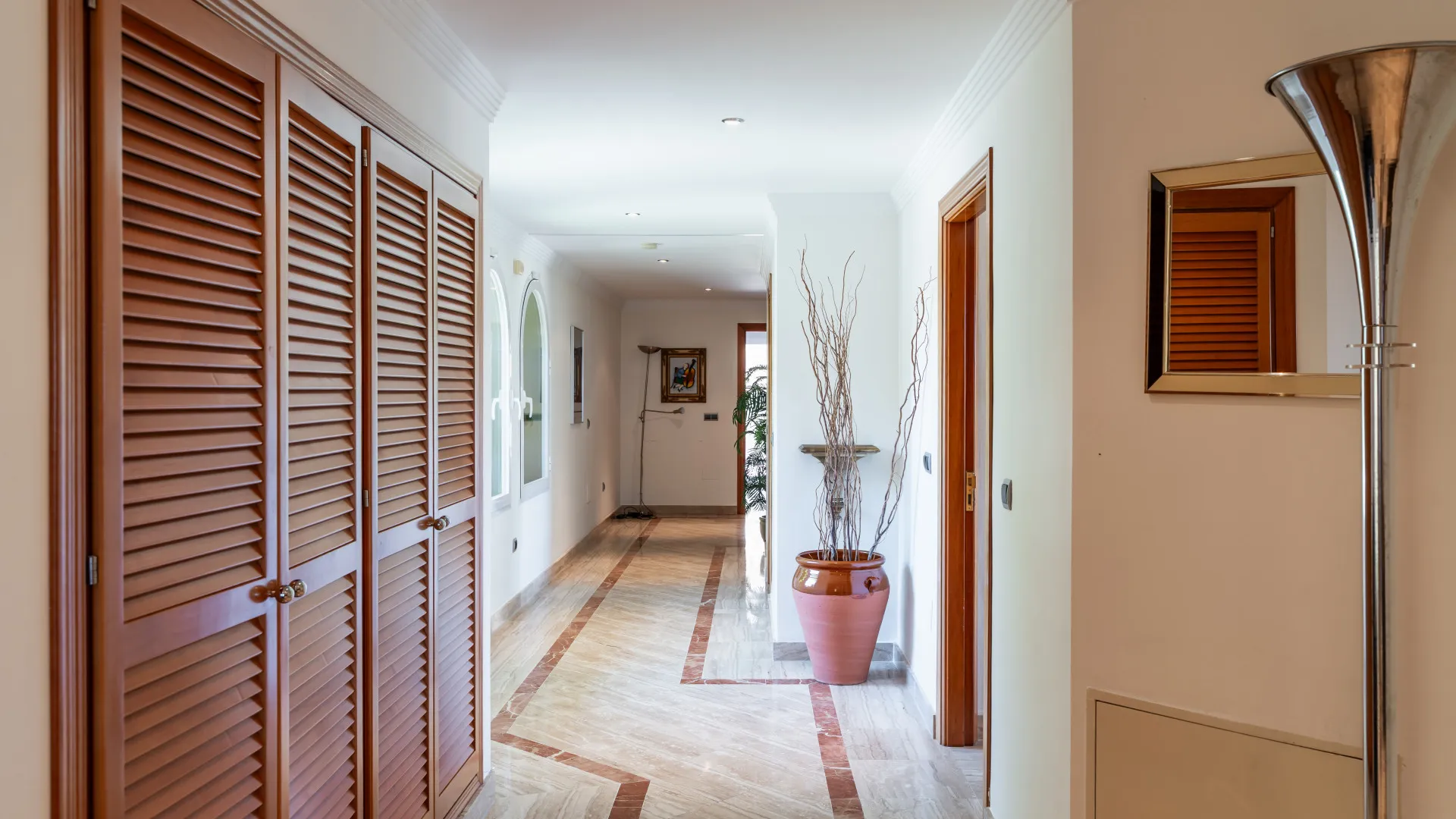 Comprar villa en Puerto del Capitan con 5 dormitorios