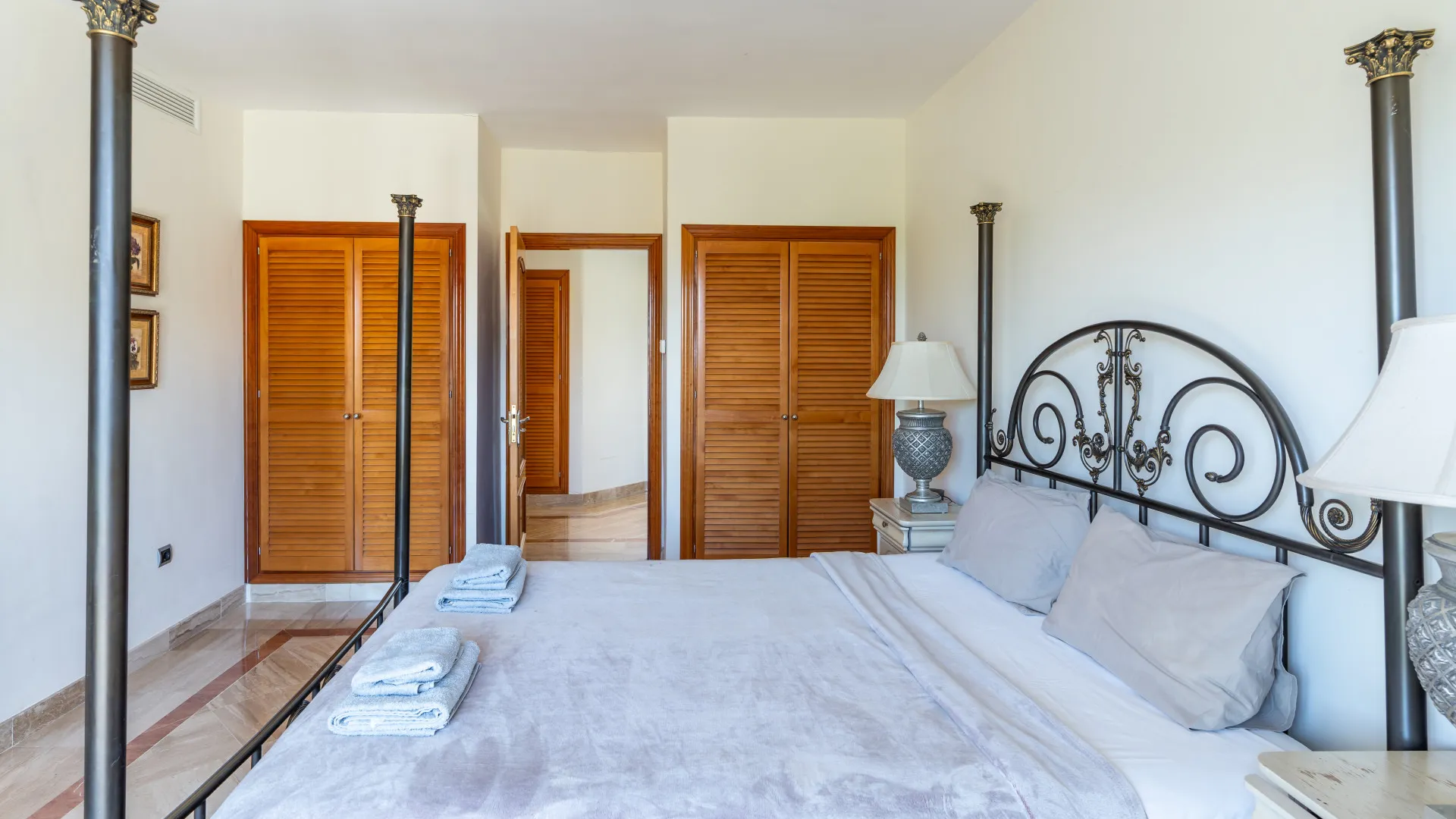 Comprar villa en Puerto del Capitan con 5 dormitorios