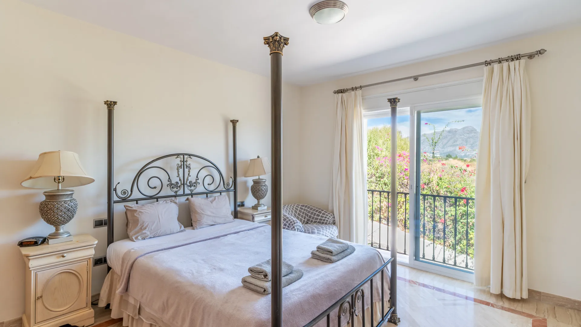 Comprar villa en Puerto del Capitan con 5 dormitorios