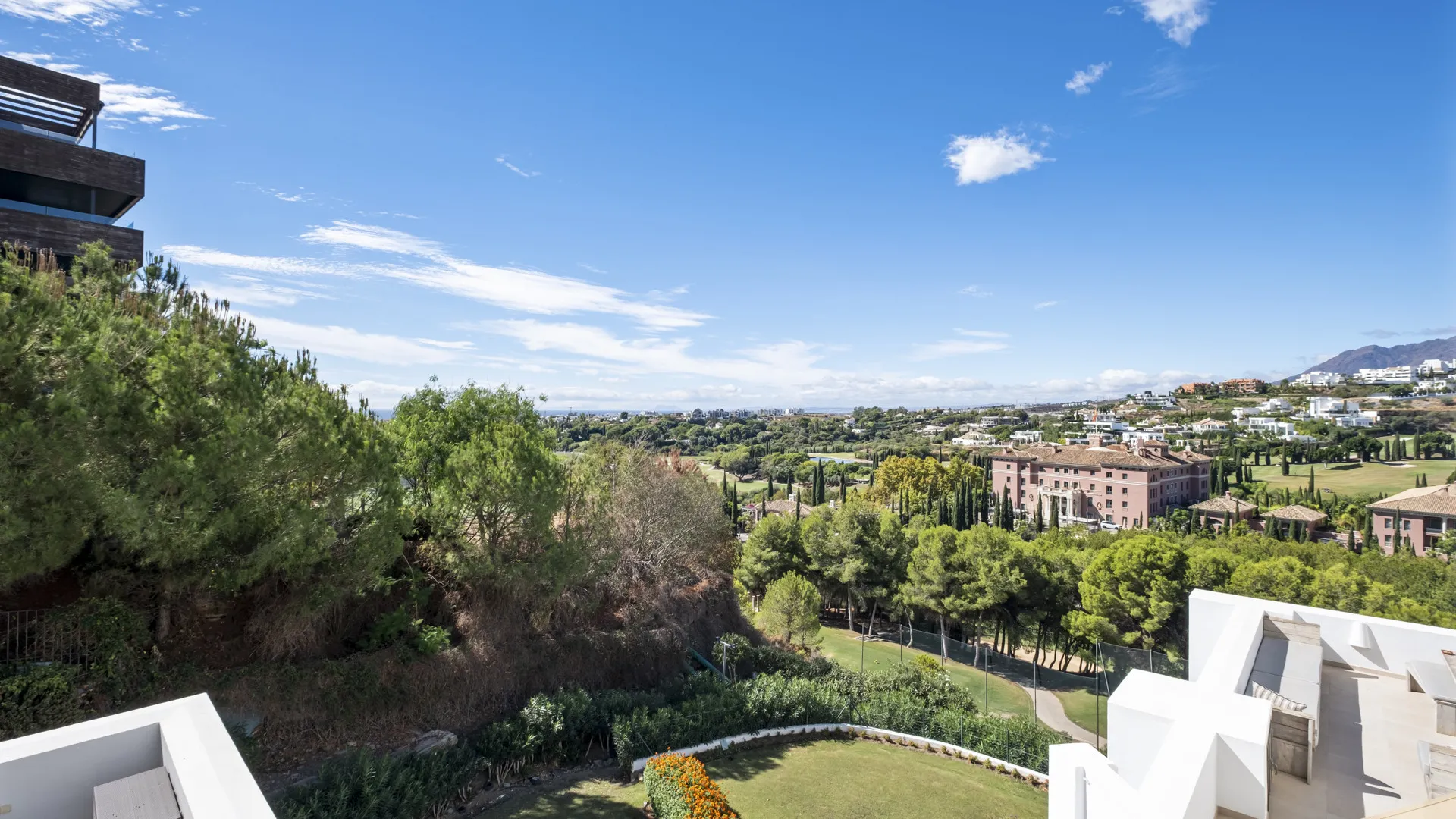 Atico duplex con 3 dormitorios en venta en Los Flamingos Golf