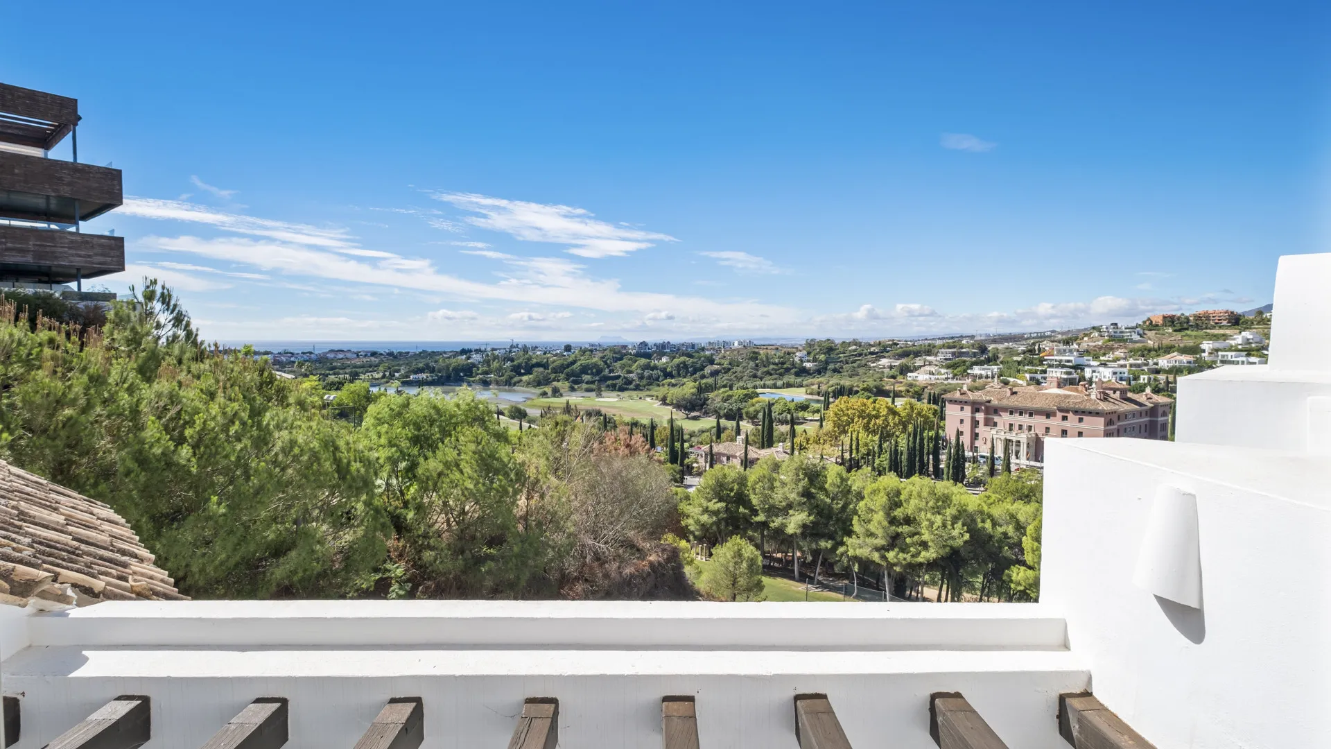 Atico duplex con 3 dormitorios en venta en Los Flamingos Golf